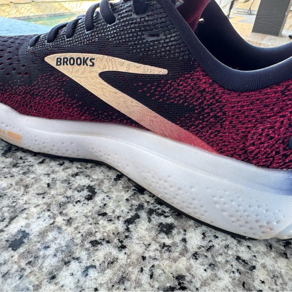 Brooks Women's Running Shoes - Black and Pink ghost 16 size 10 - Picture 6 of 9